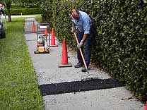 Leveling asphalt before compacting